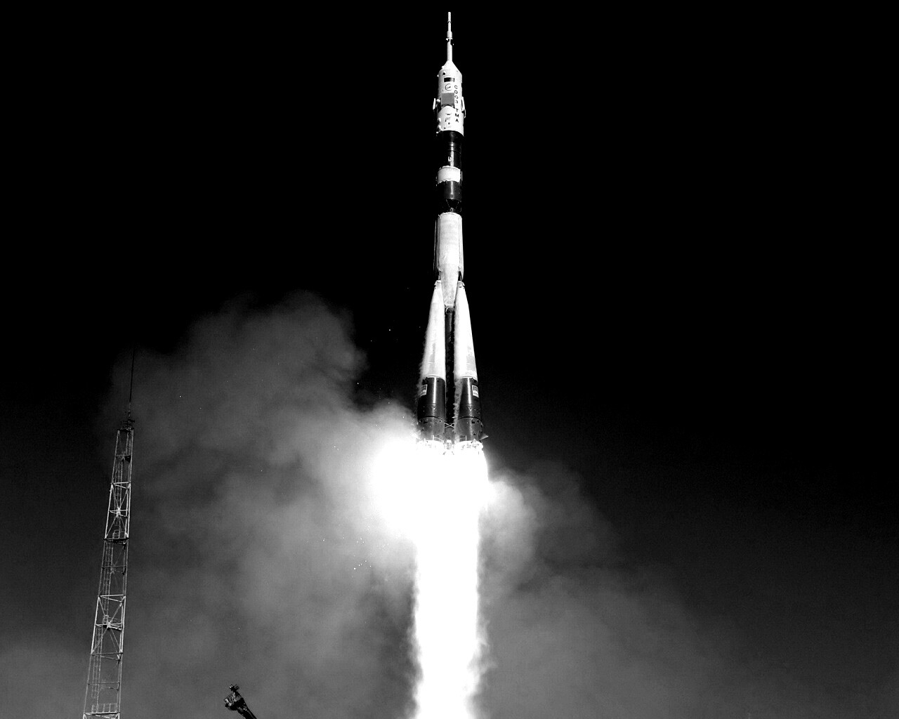Фото ракеты гагарина. Ракета Юрия Гагарина Восток-1. Ракета взлетает. Ракета старт. Запуск ракеты Гагарина.