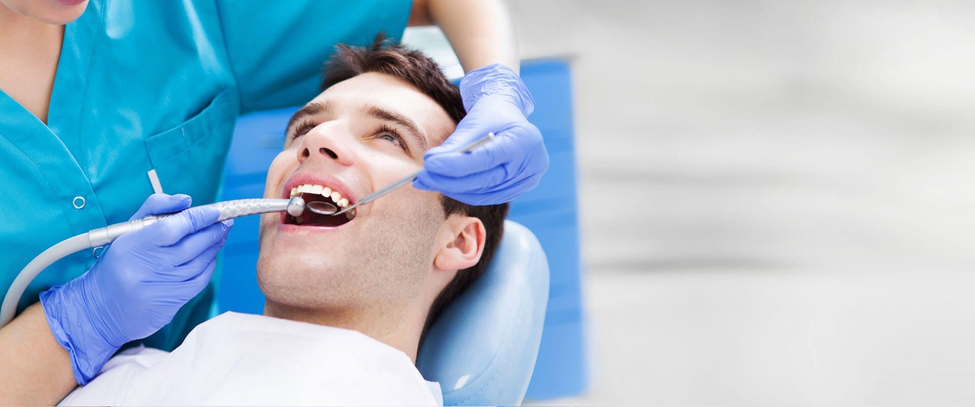 Лечение зуба какой врач. Стоматолог фон. Стоматологические картинки. Зубы стоматолог. Картинки по стоматологии.