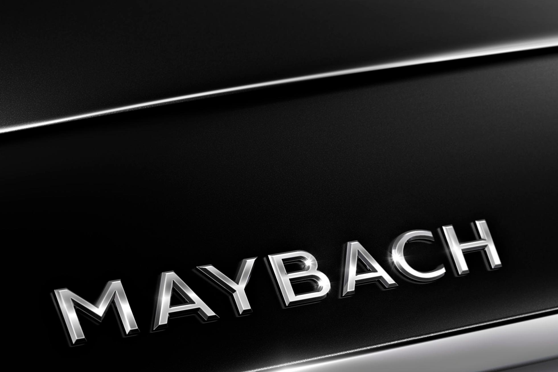 Знак майбах. Maybach логотип. Надпись Майбах. Майбах знак на машине. Мерседес Майбах надпись.