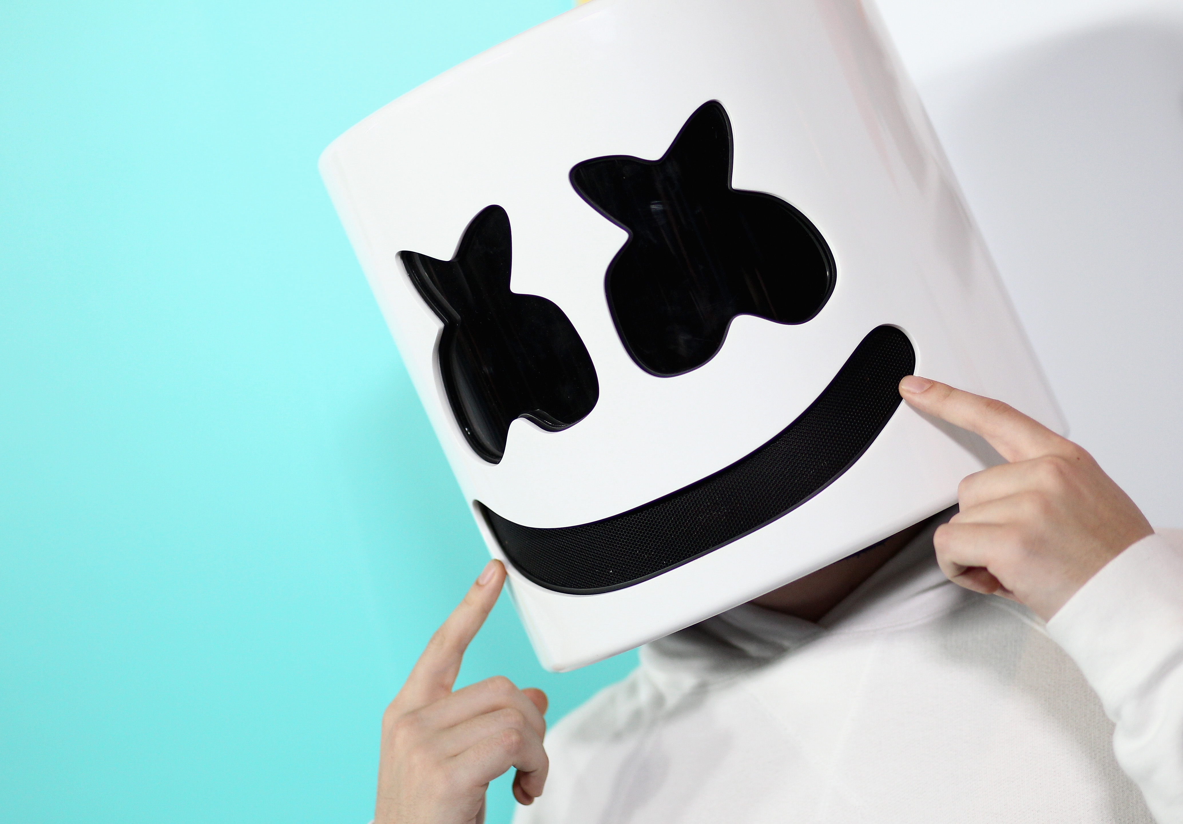 Фотка marshmallow. Marshmello. Маршмеллоу певец. Маршмеллоу диджей. Маршмеллоу диджей без маски 2020.