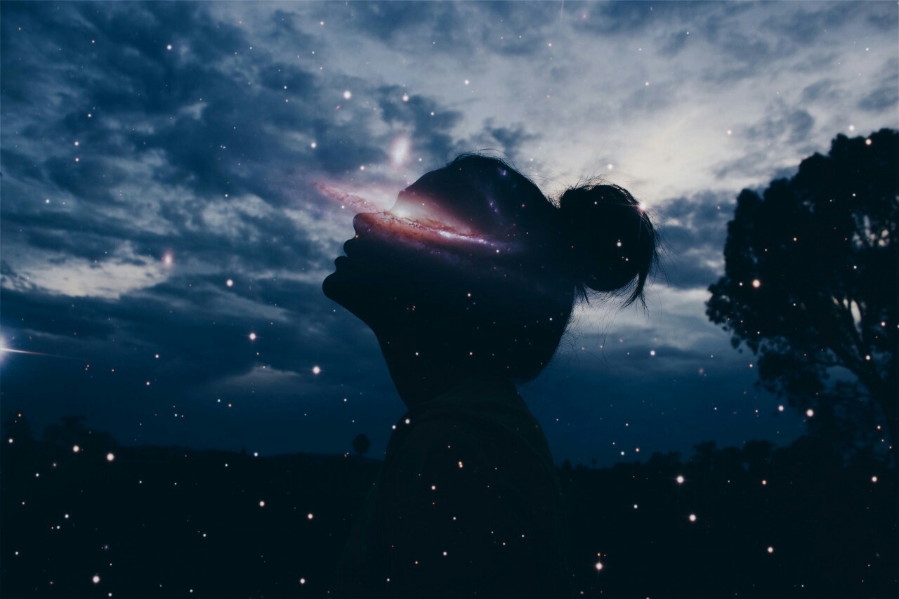 Ночь невыносимо. Девушка звезда. Девушка космос. Девушка и ночь. Девушка и звездное небо.