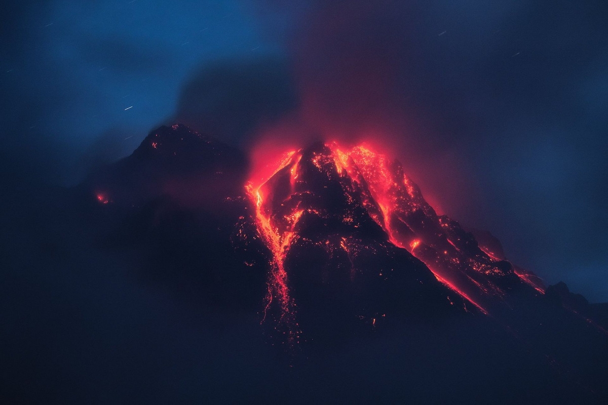 Извержение вулкана настоящее фото картинки на рабочий стол