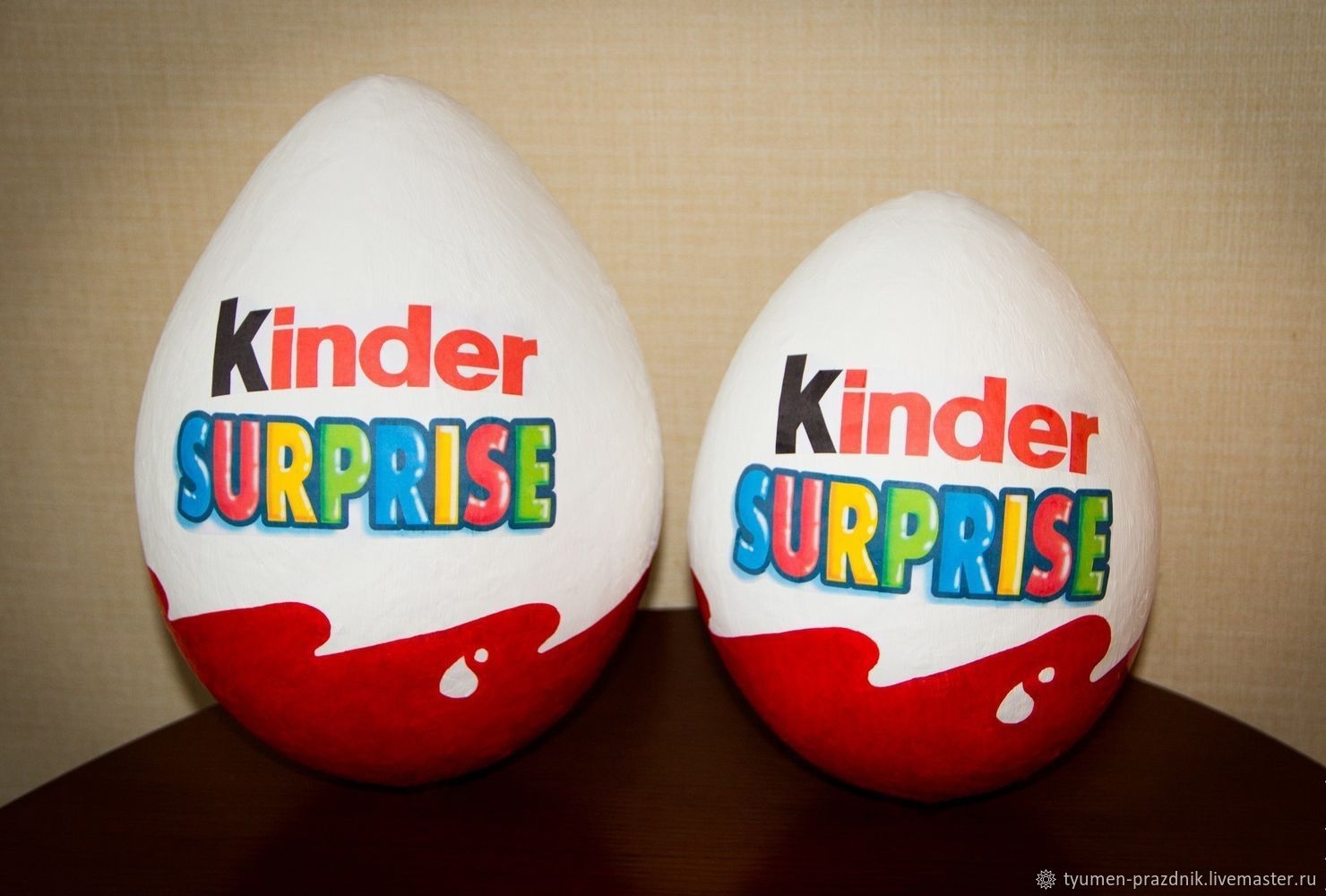 Слово киндер. Большой Киндер сюрприз. Огромный Киндер сюрприз. Яйцо Киндер сюрприз. Киндер сюрприз большое яйцо.
