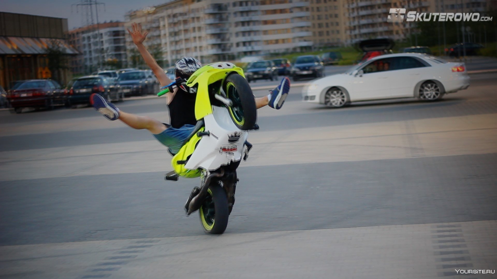 Стант на скутере игра. Yamaha Aerox Stunt. Стант скутер 150сс. Скутер под стант.