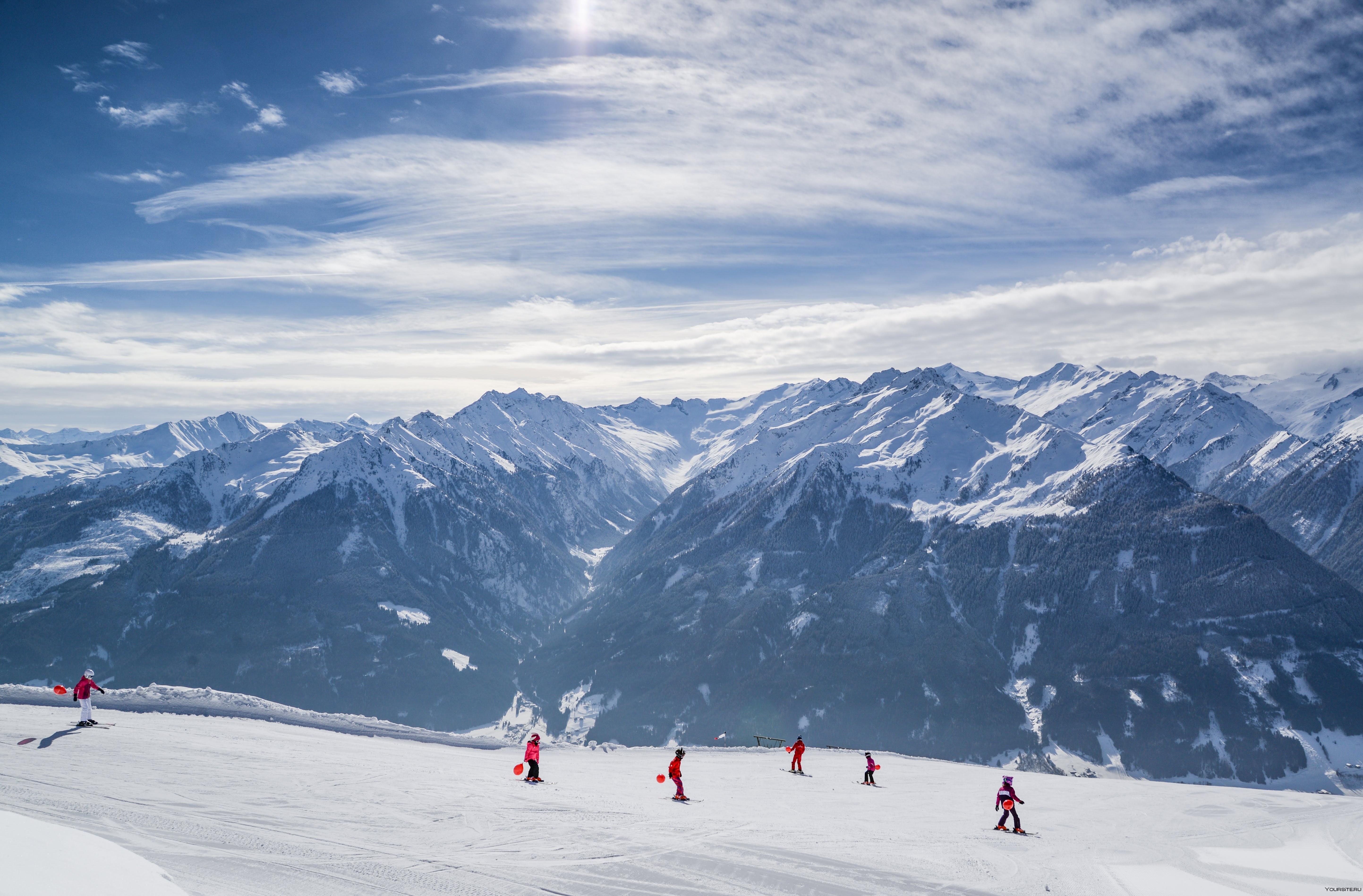 How to ski. Красная Поляна Сочи горнолыжный курорт. Красная гора Сочи горнолыжный курорт. Красная Поляна горы.