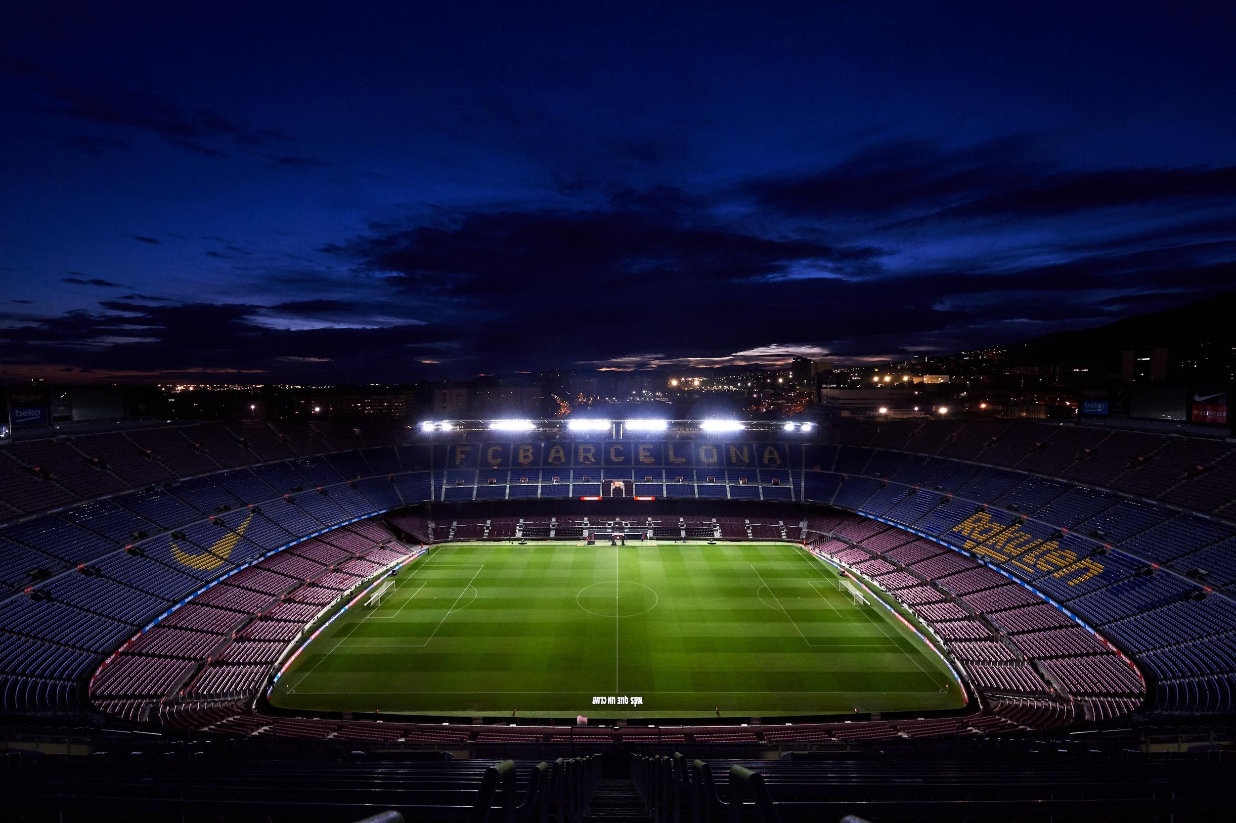 Stadion barsa uz. Стадион Камп ноу в Барселоне. Ночная Барселона Камп ноу. Камп ноу стадион ночью.