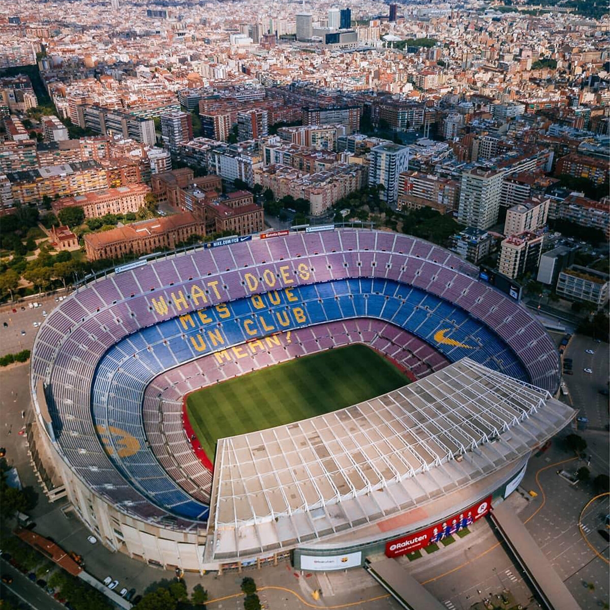 Вместимость камп. Камп ноу стадион. Стадион Камп ноу в Барселоне. Стадион Camp nou. Барселона футбольный стадион Камп ноу.
