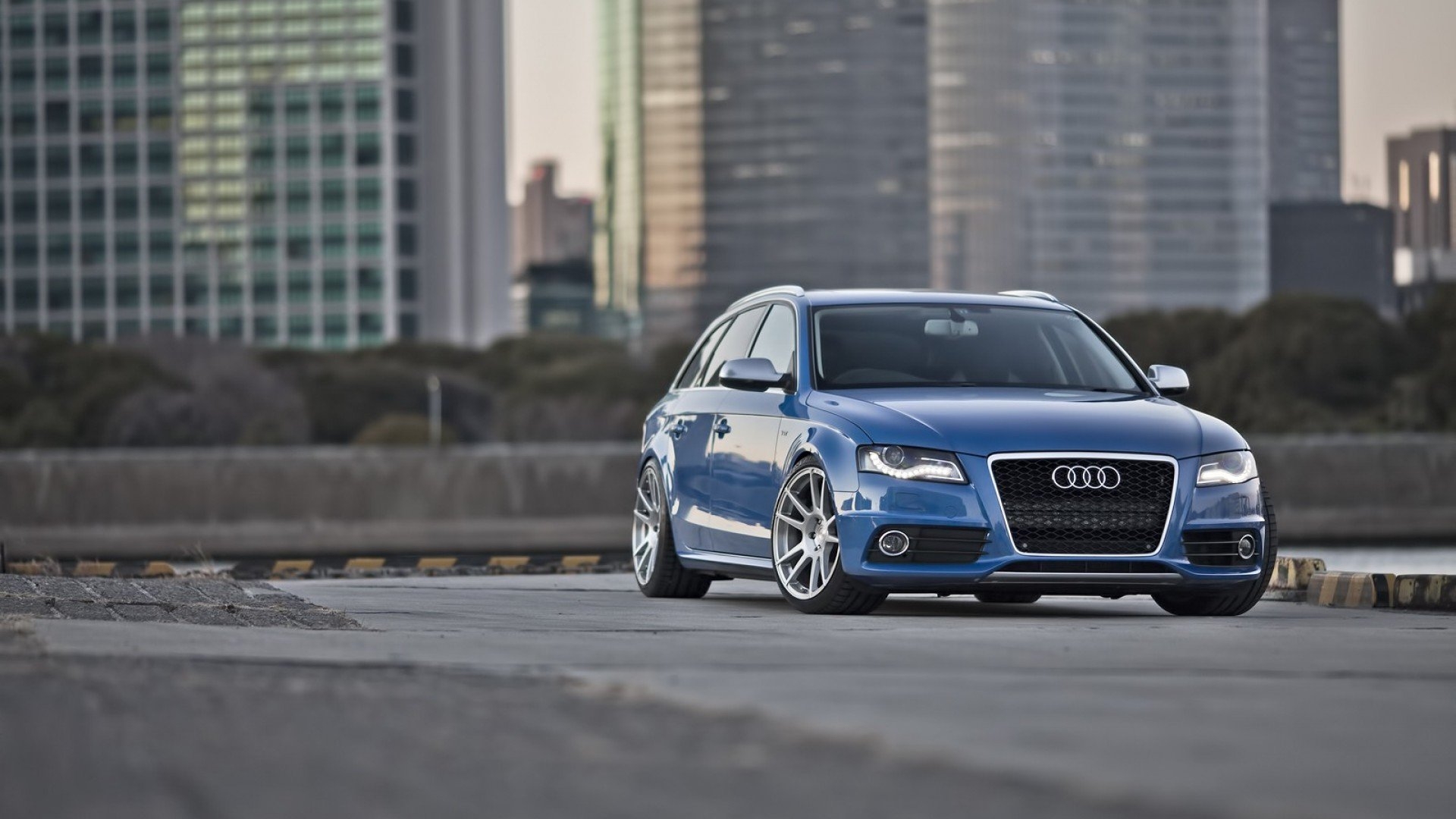 Audi rs4 1366С…768