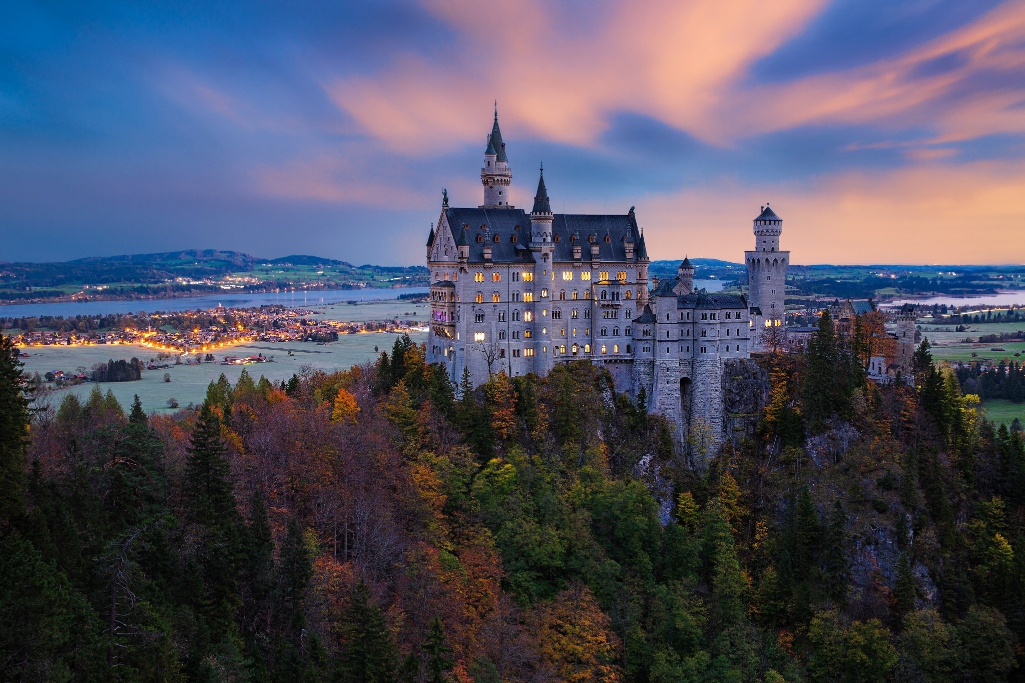 Neuschwanstein castle. Замок Нойшванштайн. Нойшванштайн, Бавария, Германия. Королевский замок Нойшванштайн (Бавария). Замок Нойшванштайн панорама.