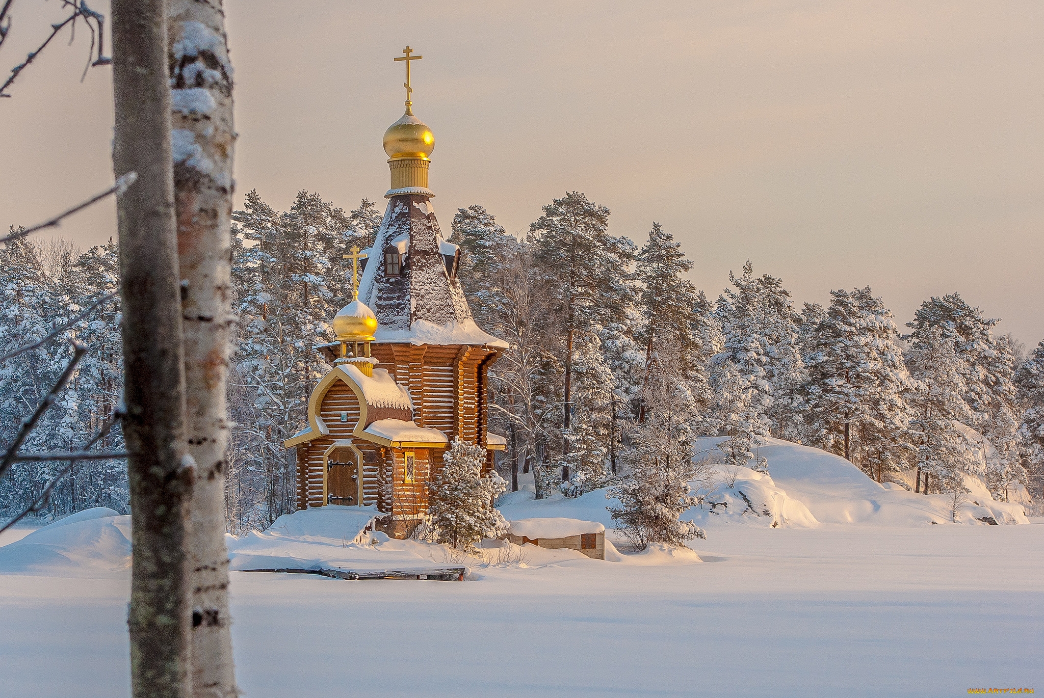 Храм зимой фото. Храм Андрея Первозванного на Вуоксе зима. Церковь Андрея Первозванного на реке Вуокса. Деревня православный храм зима. Церковь Андрея Первозванного высокая гора.