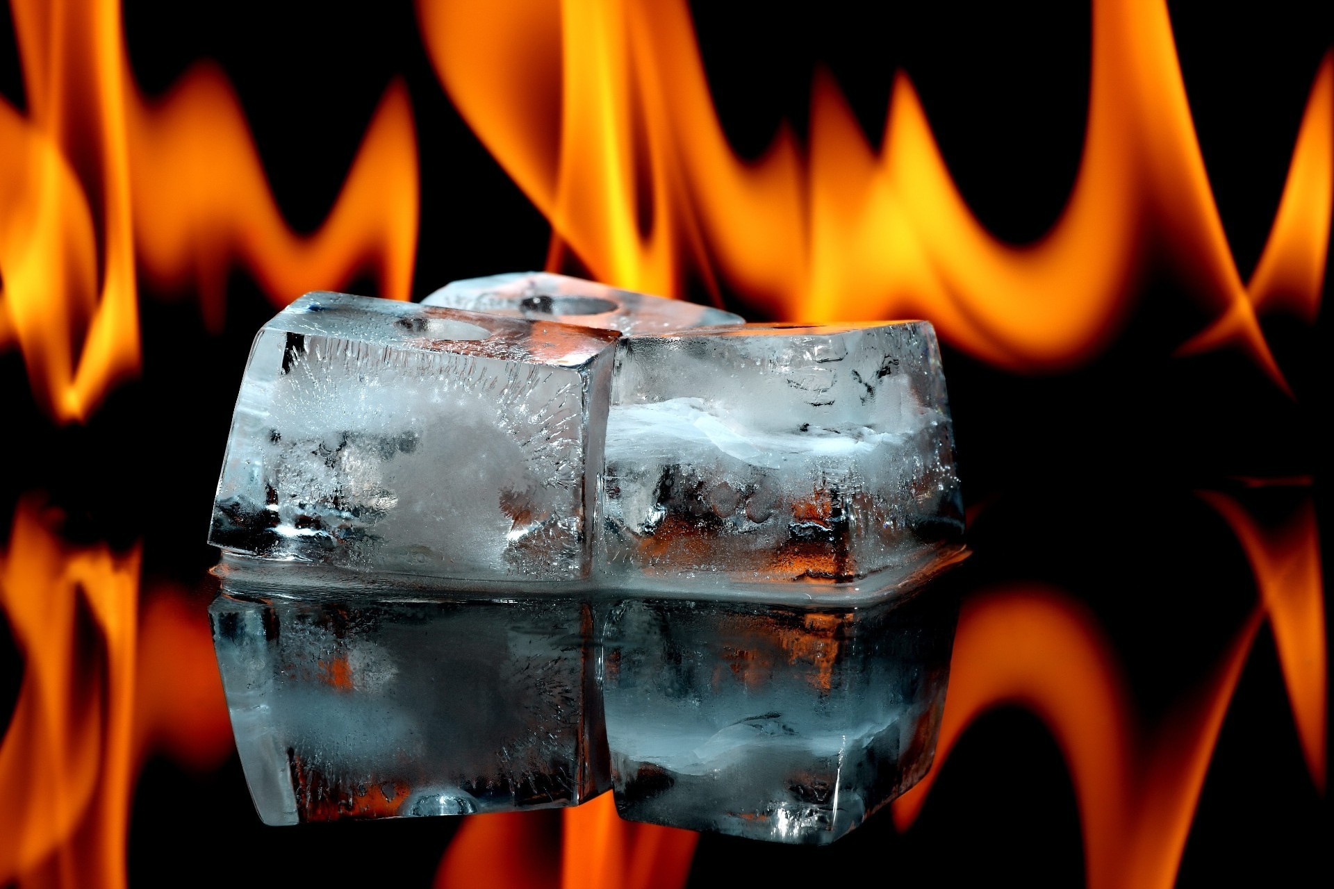 Кипящий лед. Горящий лед. Лед и пламень. Огонь и лед. Огненный лёд.