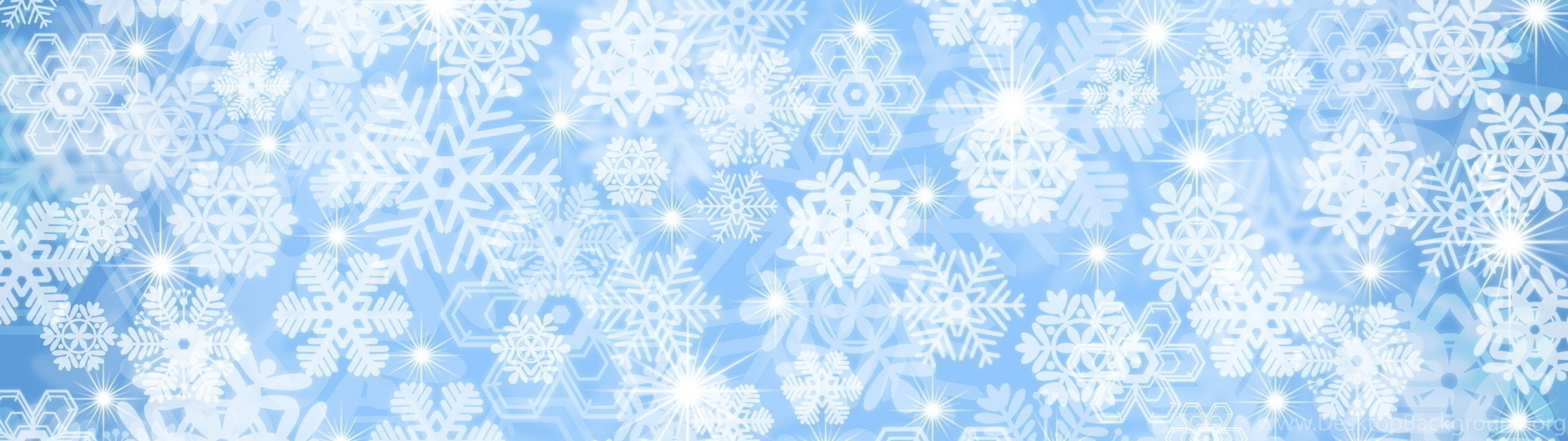 Голубые снежинки на белом фоне
