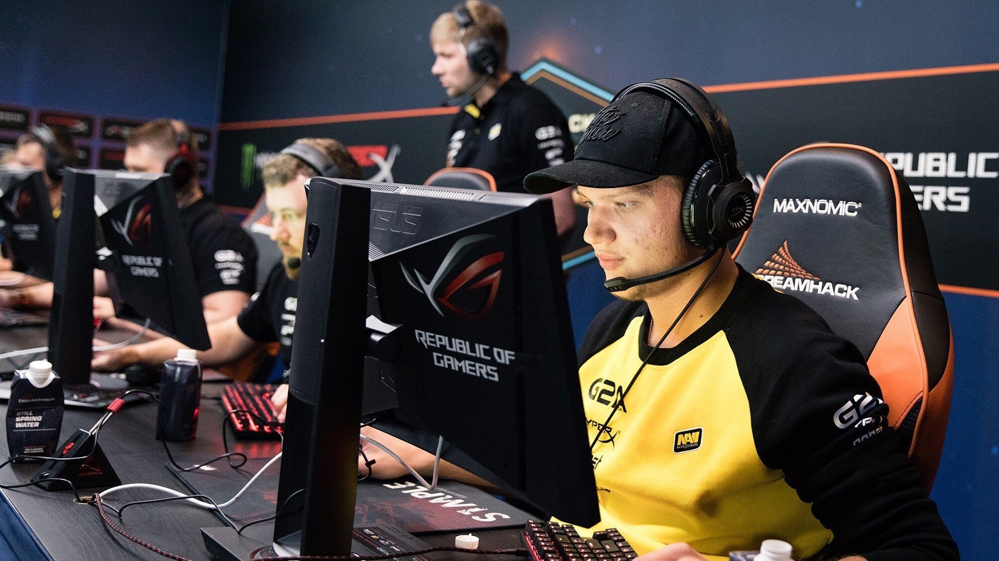 Про игрока. S1mple 2020. S1mple CS go. Navi s1mple. Симпл 2020.