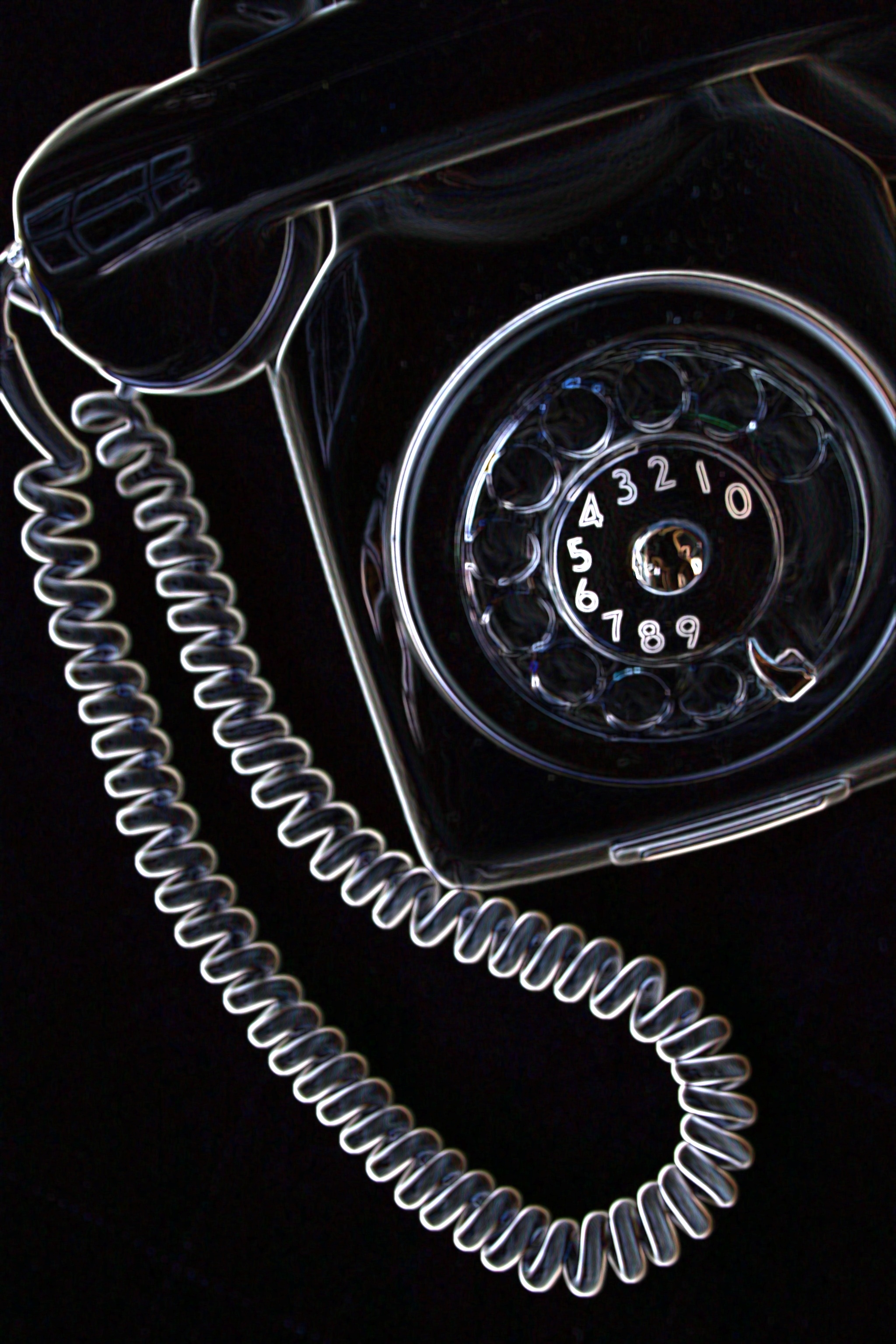 Черный телефон вызов. Телефонная трубка. Черный телефон. Старый телефон. Старинный телефон.
