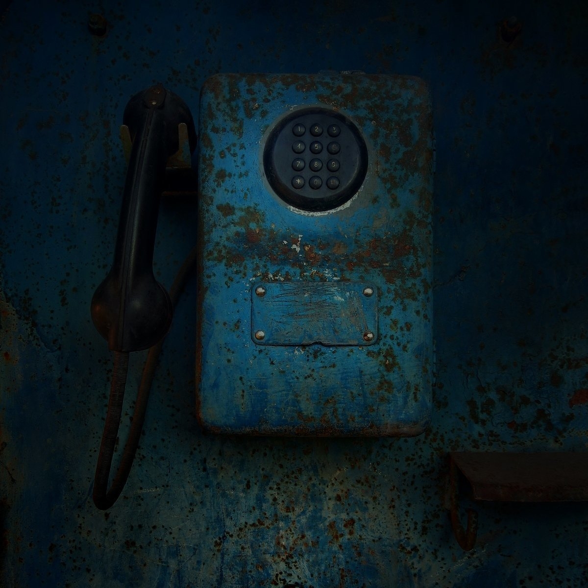 Советский телефон вызов. Таксофон АМТ-69. Таксофон арт. Таксофон старинный. Старая телефонная будка.