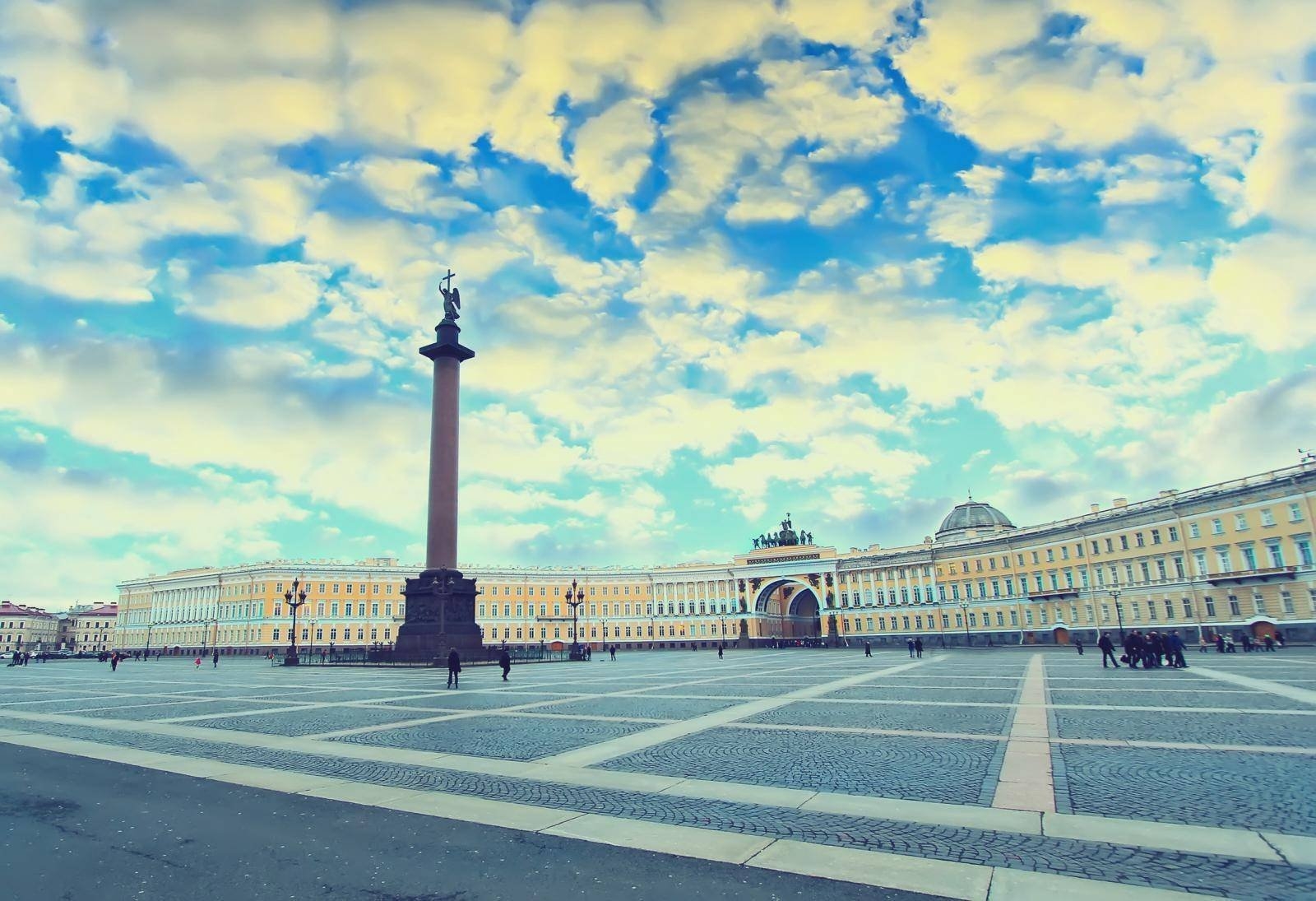 Дворцовая площадь в Санкт-Петербурге