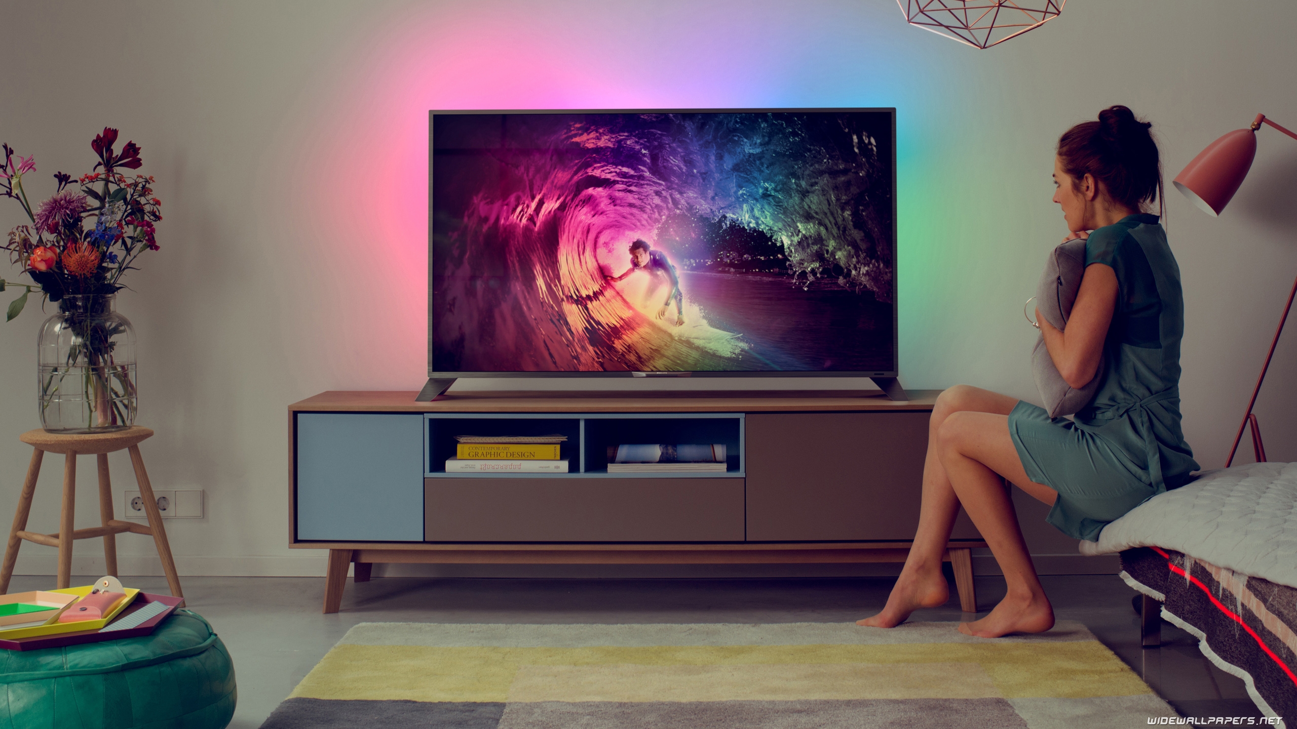 Какая включи телевизор. Телевизор Филипс 8800. Телевизор Филипс Smart TV 2014. Телевизор Philips 65pus8545/12. Philips 4k изогнутый.