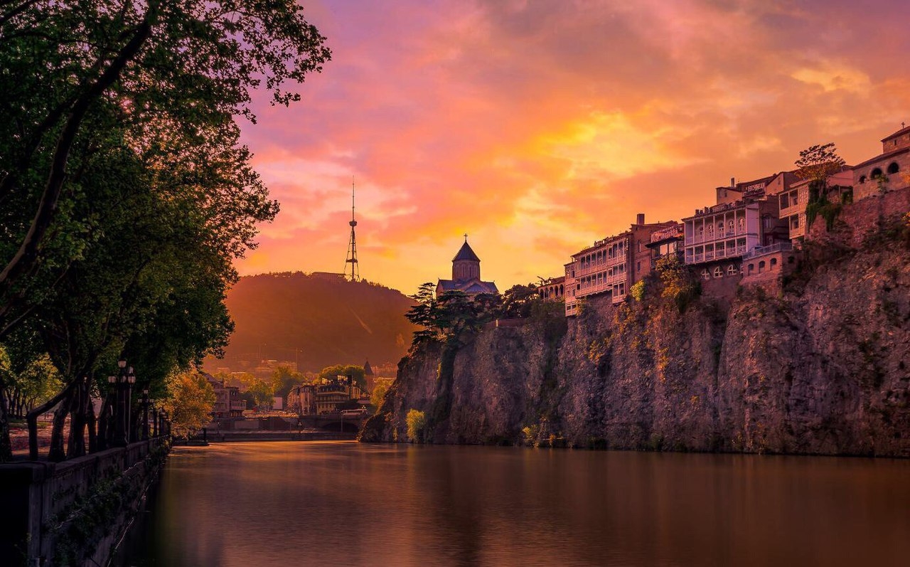 Рассвет в Тбилиси