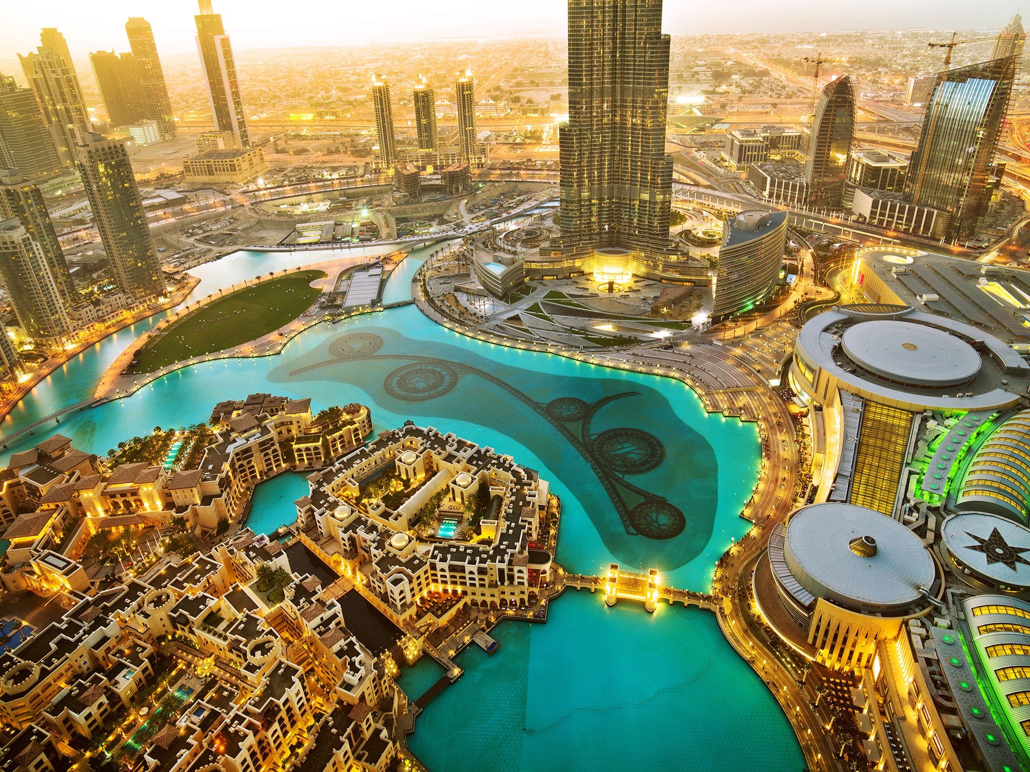 Какие города в оаэ. ОАЭ Дубай Бурдж-Халифа. Дубай Молл Бурдж Халифа. Столица ОАЭ Абу-Даби или Дубай.