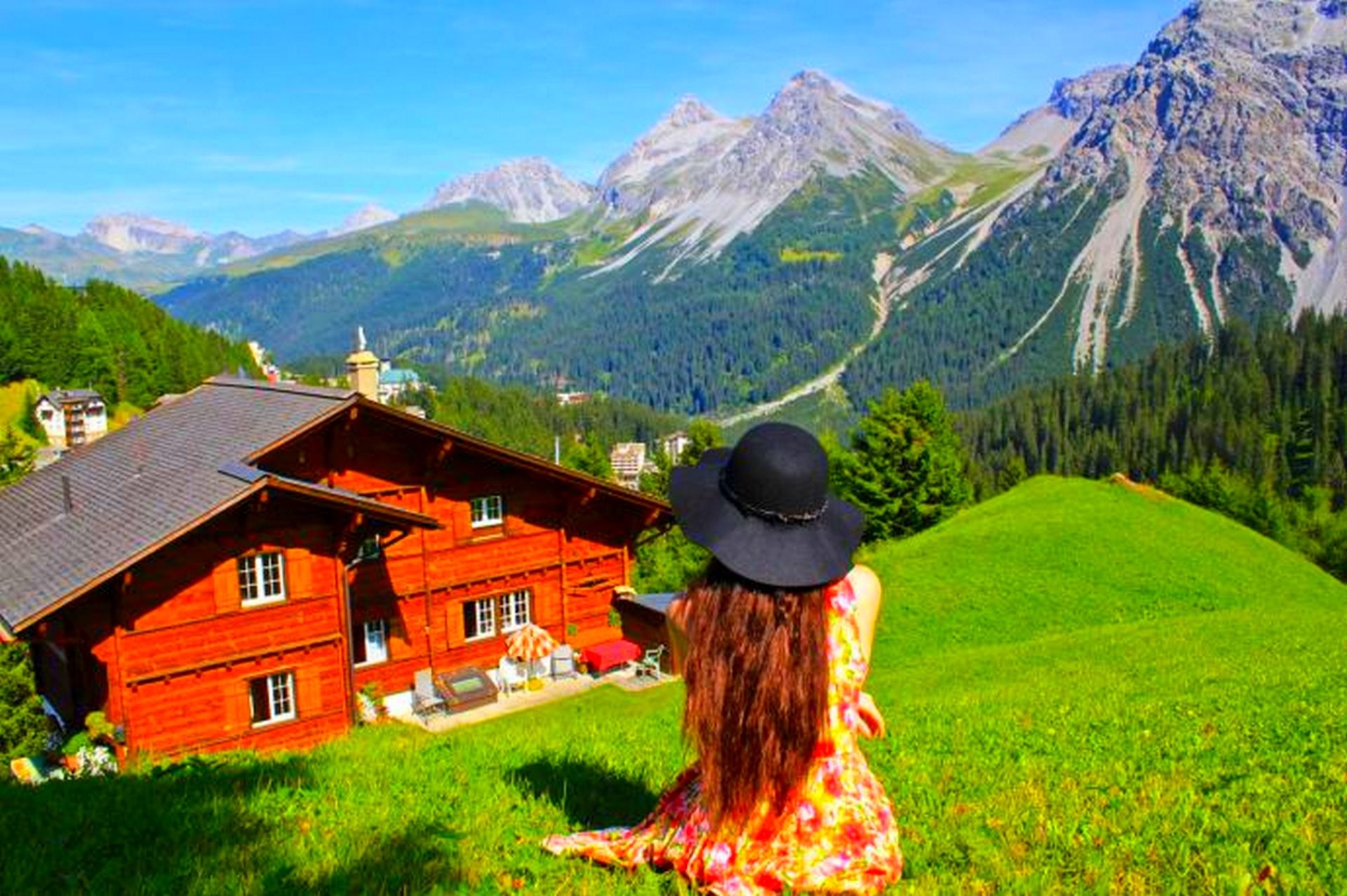 A good place in the world. Ароза Швейцария. Ароза Швейцария фото. Домик в горах. Уютный домик в горах.