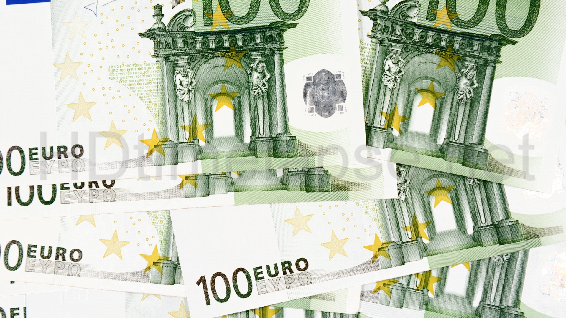 Euro's. Евро. 100 Евро на белом фоне. Деньги 100 евро. Деньги евро на белом фоне.