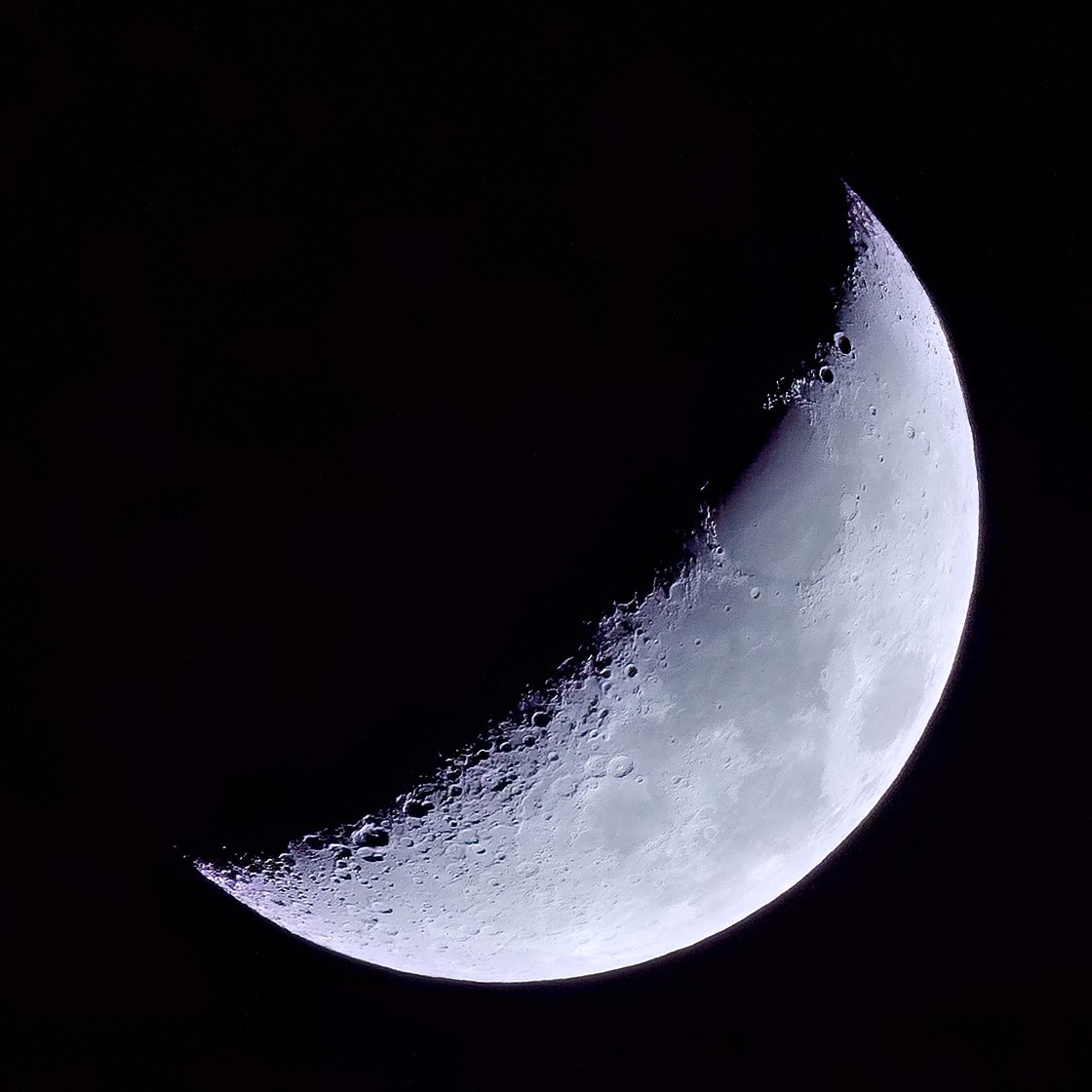 Луна заставка на айфон. Луна айфон. Фото Луны на айфон. Обои на айфон 11 Луна.