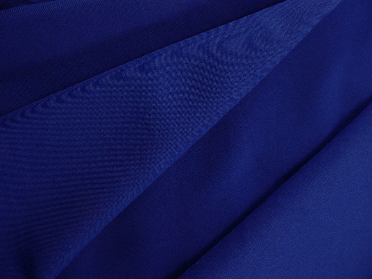 Плотный великий. Габардин Фабрикс. Габардин ткань Василек. Габардин синий 19-3864 TPX. Ткань габардин синий.
